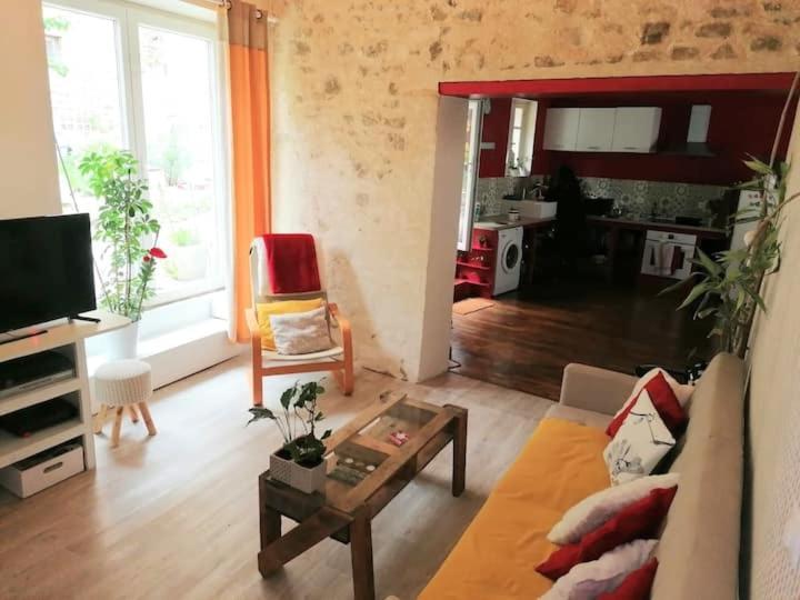 Appartement Rouge Avec Jardin Eymoutiers  Εξωτερικό φωτογραφία