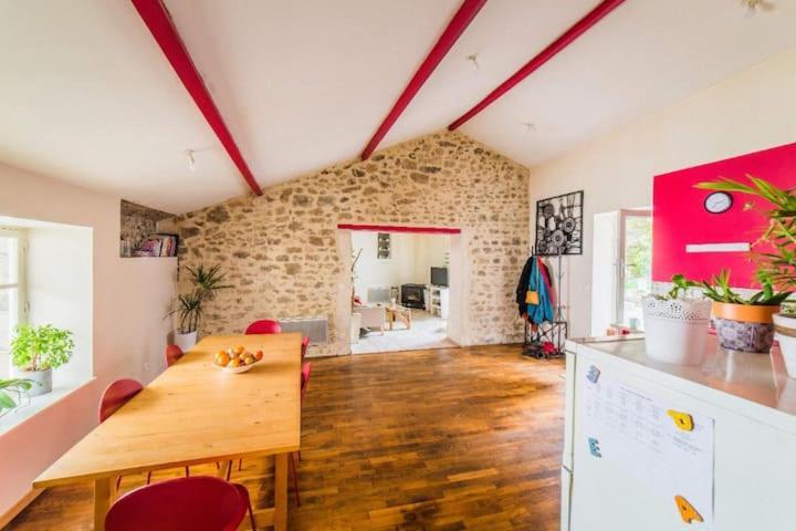 Appartement Rouge Avec Jardin Eymoutiers  Εξωτερικό φωτογραφία