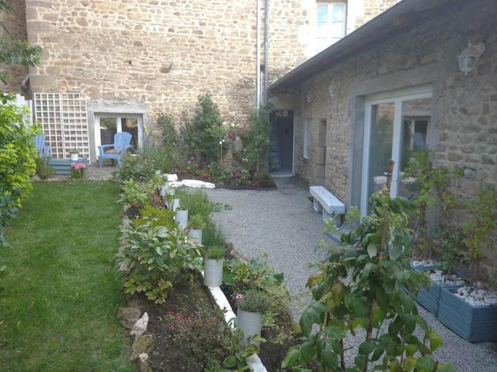 Appartement Rouge Avec Jardin Eymoutiers  Εξωτερικό φωτογραφία
